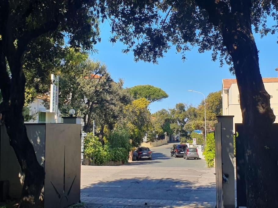 Lecci Al Mare Apartment San Vincenzo Luaran gambar